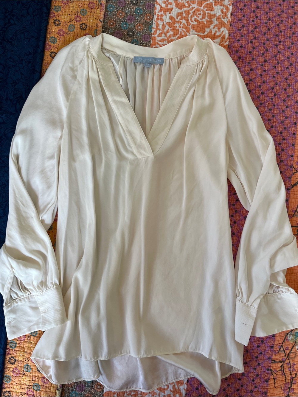 ANTONIO MELANI Off-White V-Neck Silk Long Sleeve Blouse